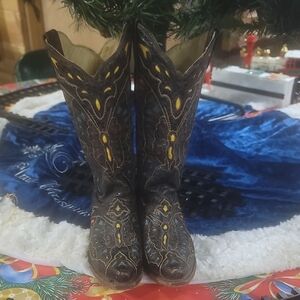 Elegant Brown and Yellow Western Boots